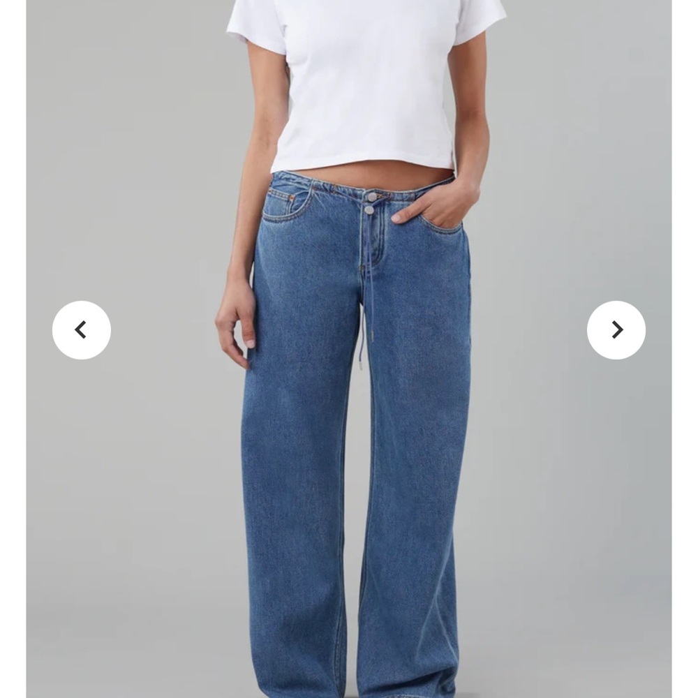 Still here cool jeans. Size 28